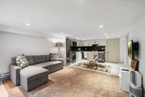 Modern & Cozy suites in NV North Vancouver